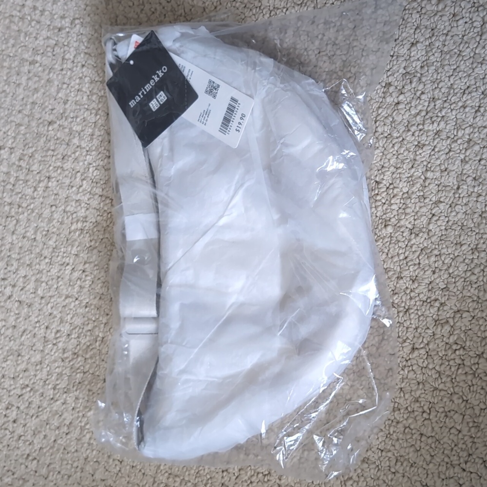 New Uniqlo x Marrimekko Mini Shoulder Bag in light gray